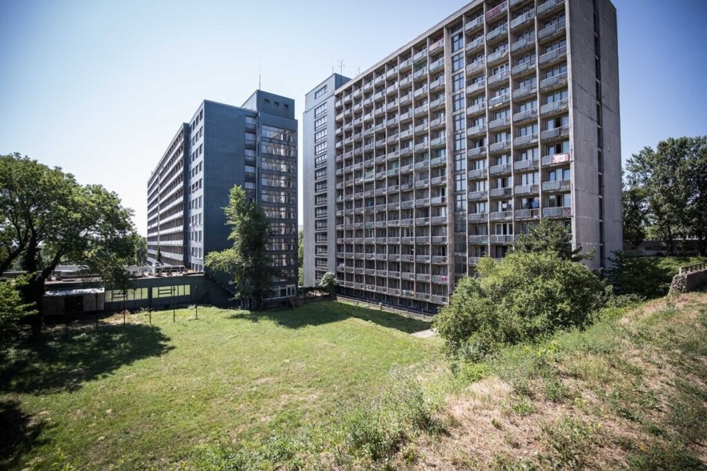 彼らは非常事態を修復するために砂利採取場を閉鎖する予定だ。 学生寮はどうなりますか？