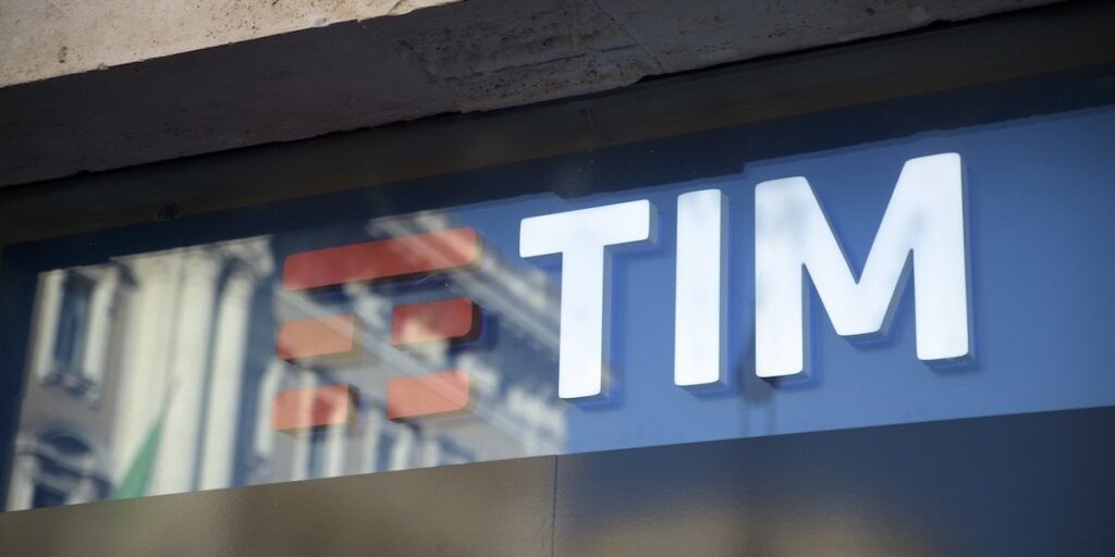 イタリアは1998年に不法に利権を徴収したとしてTIMに10億ユーロを支払わなければならない
