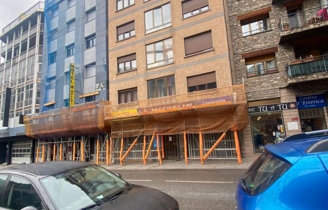 都は6月30日、ひび割れた建物の住民の再住宅費の支払いを停止する。