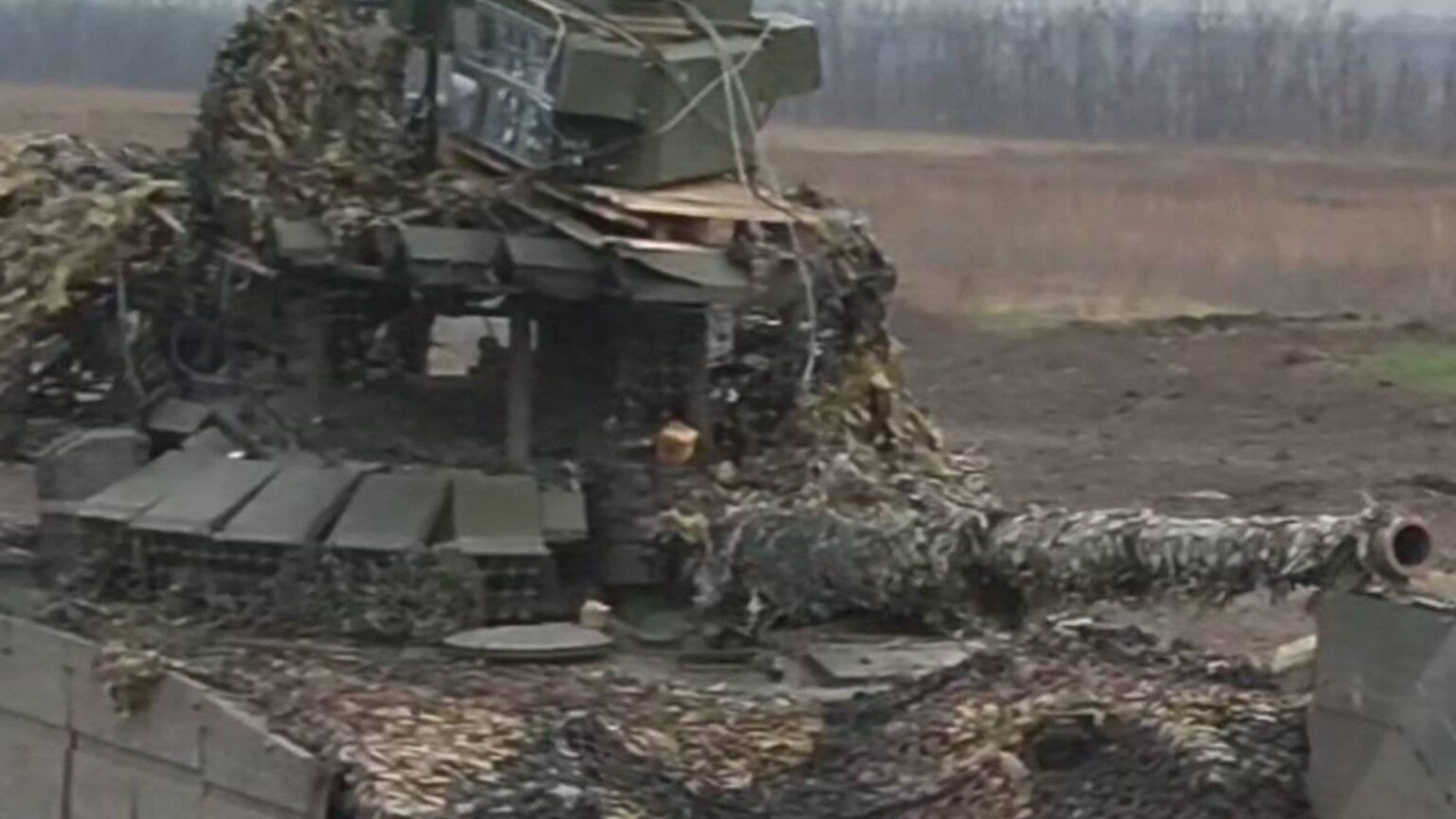ウクライナの精鋭部隊がヴラドの鼻の下から100万ポンドのロシア製T-72戦車を盗み、無人機戦争に勝つための秘密を解き明かした方法