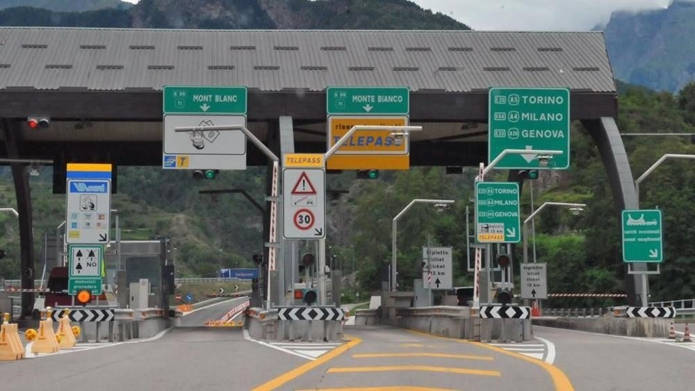 高速道路、政府は通行料金の単一料金化に取り組んでいる