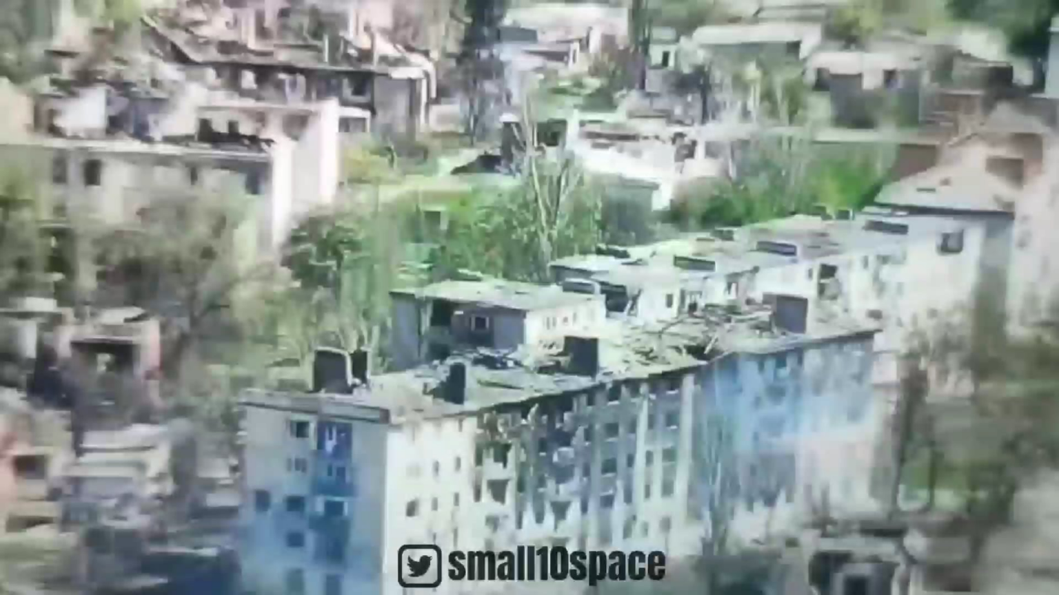 フランスのAASM-250ハンマー爆弾により破壊されたバフムートの建物内のロシア軍陣地。  2024 年 4 月 17 日