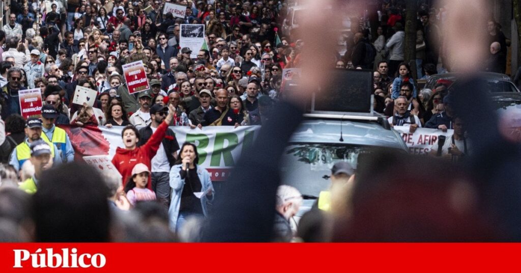 ポルト市議会、4月25日50周年記念碑の設置を否決