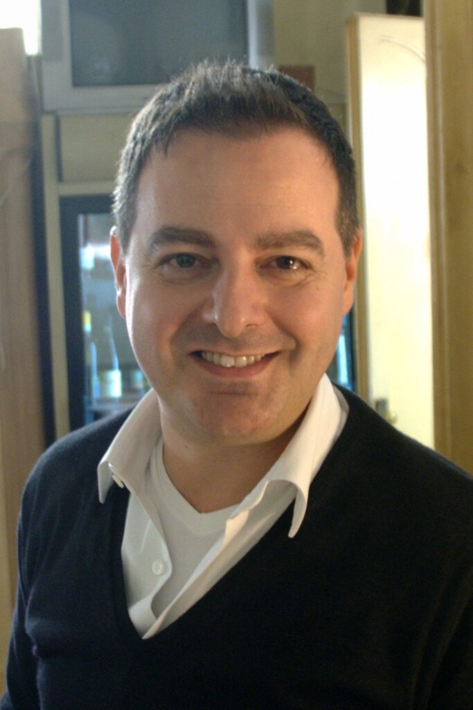 Winx の作成者として有名な Iginio Straffi は、Huntik の作成者であり、Monster Allergy のディレクターでもあったことを知っています。