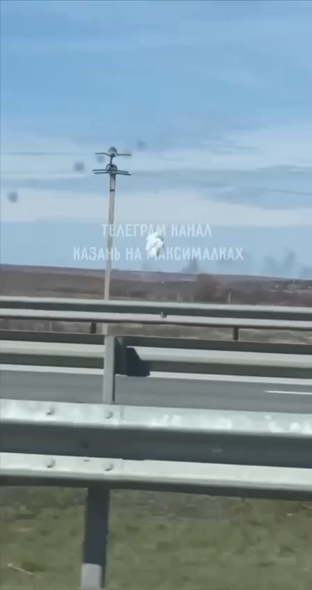 今朝、ウクライナの無人機が、ロシアがTu-22M爆撃機とTu-160M爆撃機を製造・修理しているカザンにある、1000キロ以上離れたタタールスタンの航空機工場を攻撃した。
