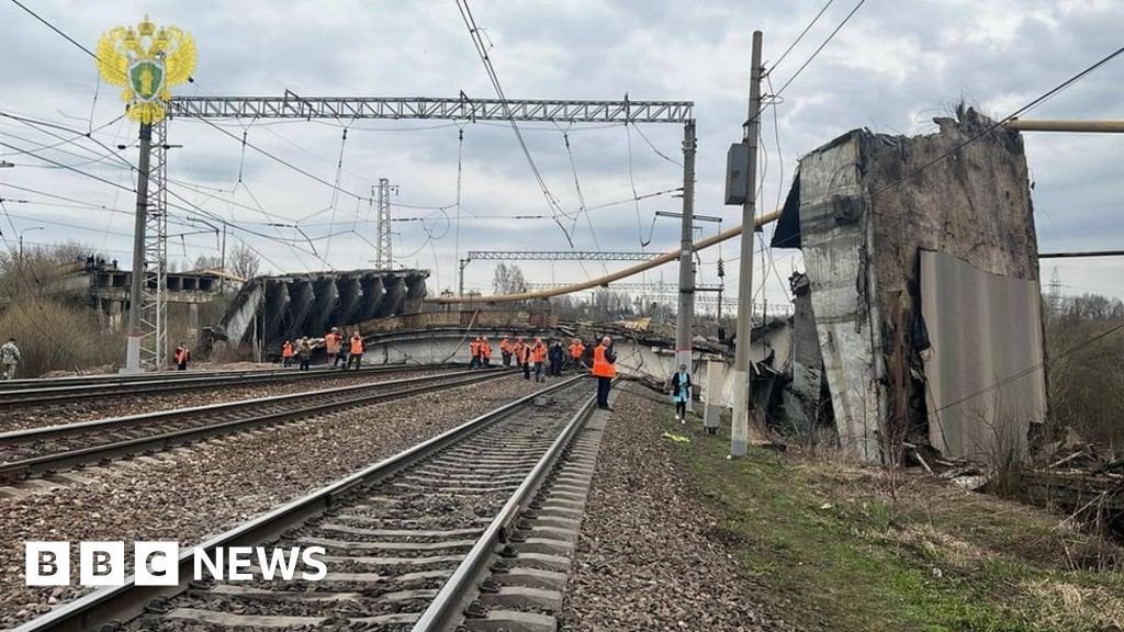 ロシア：線路の橋が崩落、1人死亡