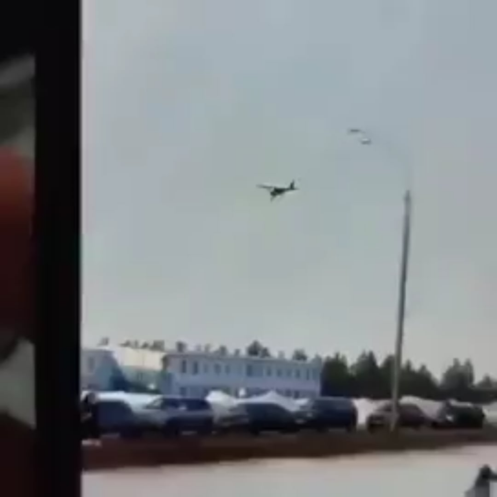 ウクライナ軍は、シャヘド-136無人機の製造に使用されている工場に改造した軽飛行機を飛行させた。 これはロシアの奥深く、1307マイルのエラブガ地域で起きた。