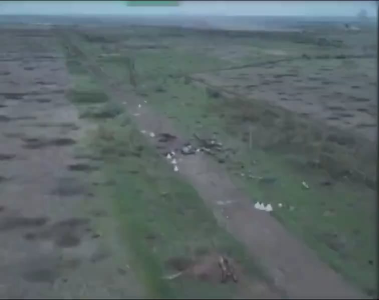 「戦闘用」バイクに乗ってLOC付近を走行するロシア人にとっては最悪の一日だった。 ロボティーンの近く