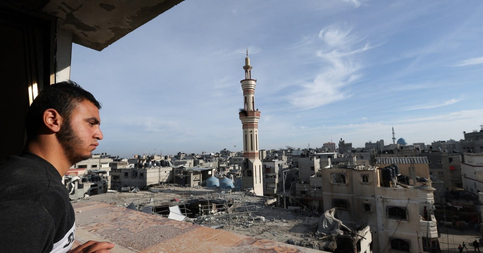 イスラエル軍、ラファなどガザ各地を空爆 少なくとも40人死亡 - ロイター (Reuters Japan)