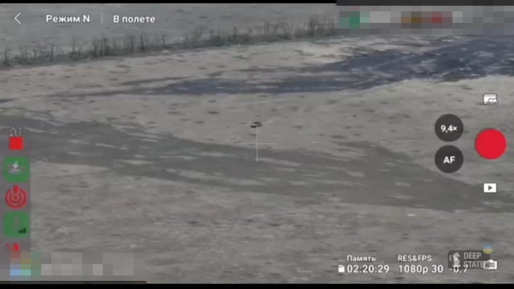 ロシアのMT-LBと歩兵を先頭にしたAPCが対戦車地雷を攻撃し、ノヴォミハイリウカ付近で戦車がFPVドローンに直撃された