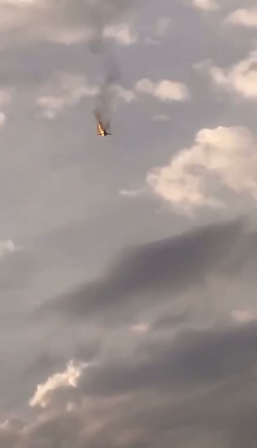 ウクライナのGURは、ロシア上空で2億ドル相当のロシアの重爆撃機Tu-22M3を撃墜したと主張している（コメント内のその他の写真）