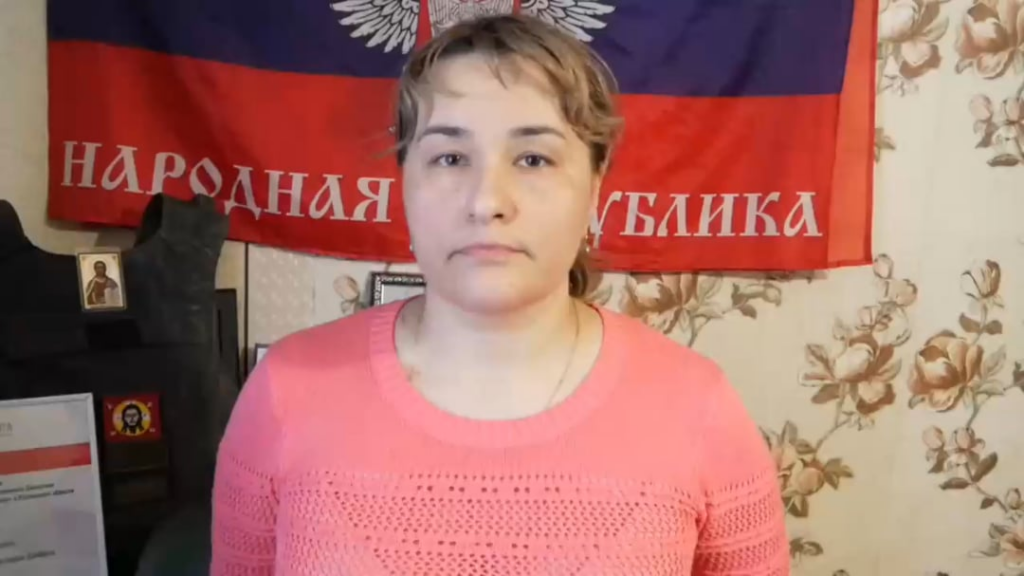 ラッセル・ベントリー(「テキサス」)は、ロシアのために戦いに赴いた裏切り者のアメリカ人で、北朝鮮で首を切り取られ、ロシア人に強姦されたとされる遺体が発見されたばかりだった。 彼の妻は、この古いビデオで彼を見つけてほしいと懇願しています ラッセル・ベントリー(「テキサス」)は、ロシアのために戦いに赴いた裏切り者のアメリカ人で、北朝鮮で首を切り取られ、ロシア人に強姦されたとされる遺体が発見されたばかりだった。 彼の妻は、この古いビデオで彼を見つけてほしいと懇願しています