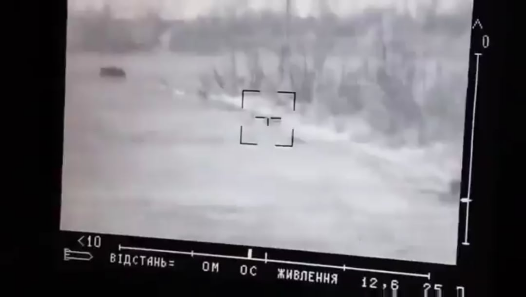 Stugna-P ATGM、道路の真ん中に座っていたロシア歩兵のグループを撃破