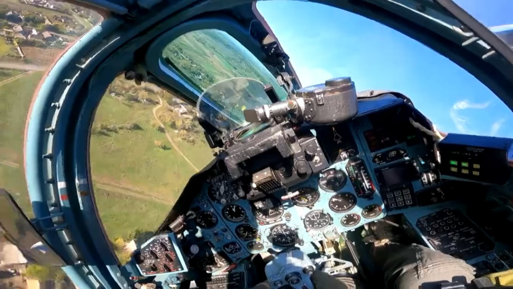 ロシア軍にミサイルを発射する前のウクライナのSu-25飛行地図 😎