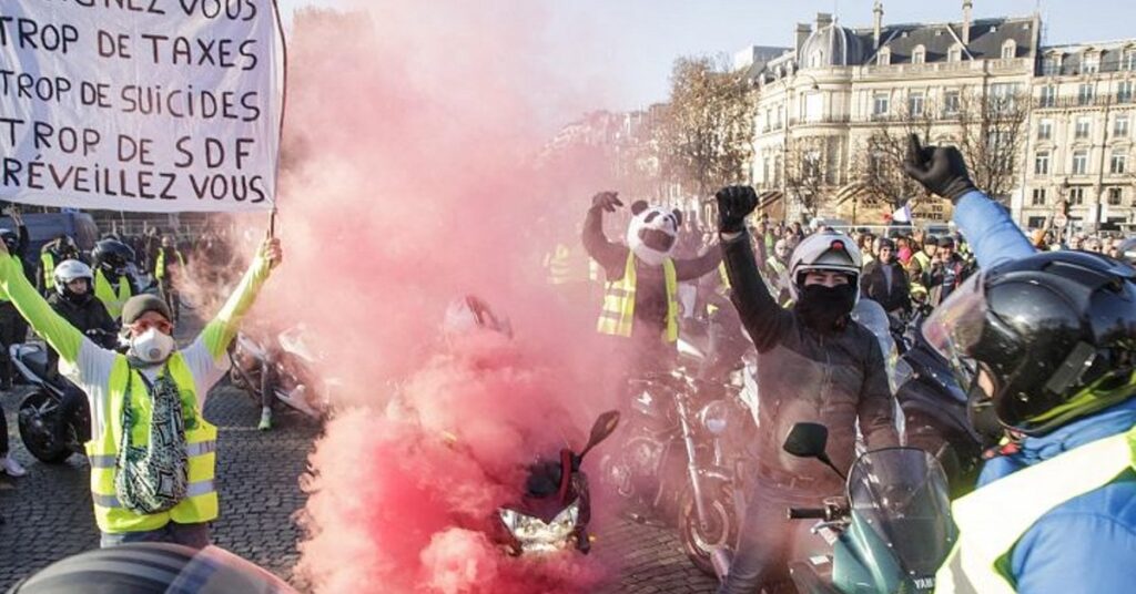 フランスのオートバイが土曜日にパ・デ・ラ・カサへの通行を阻止