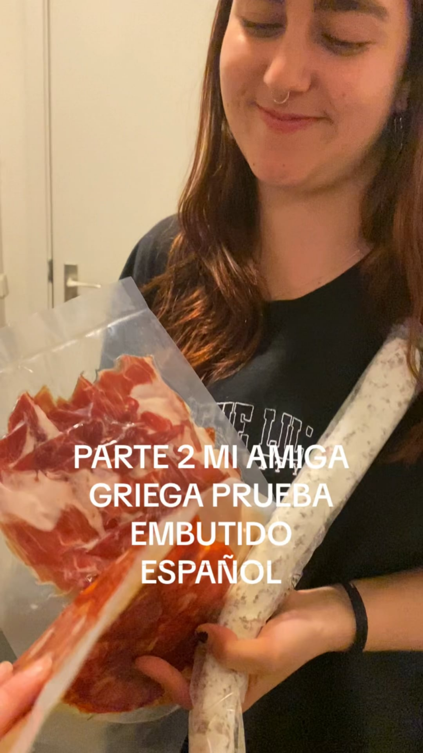 ギリシャでスペイン語のテイスティングをする友人のヘレナ