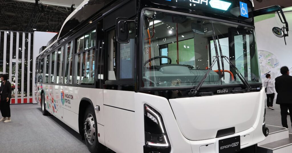 バス事業のみちのりHD、国産EVバス採用へ いすゞ製