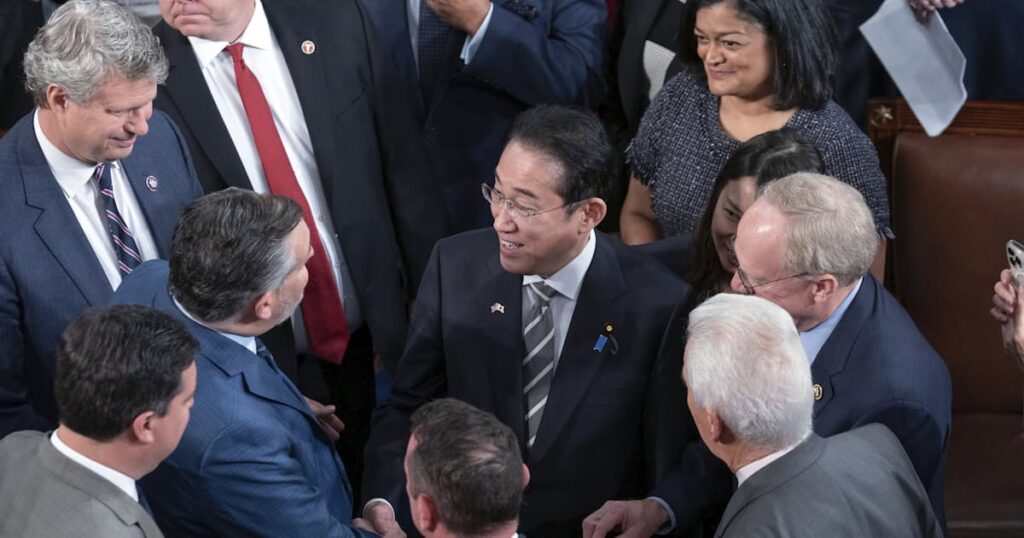 首相の米議会演説、議員総立ち15回 アニメ話題で笑い