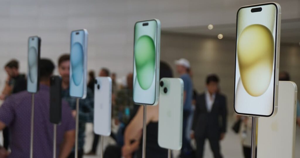 iPhone、中古部品で直しやすく 「修理する権利」に対応