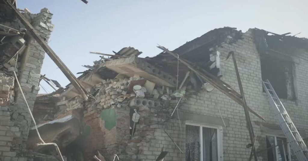 ロシア支配地域に砲撃、10人死亡