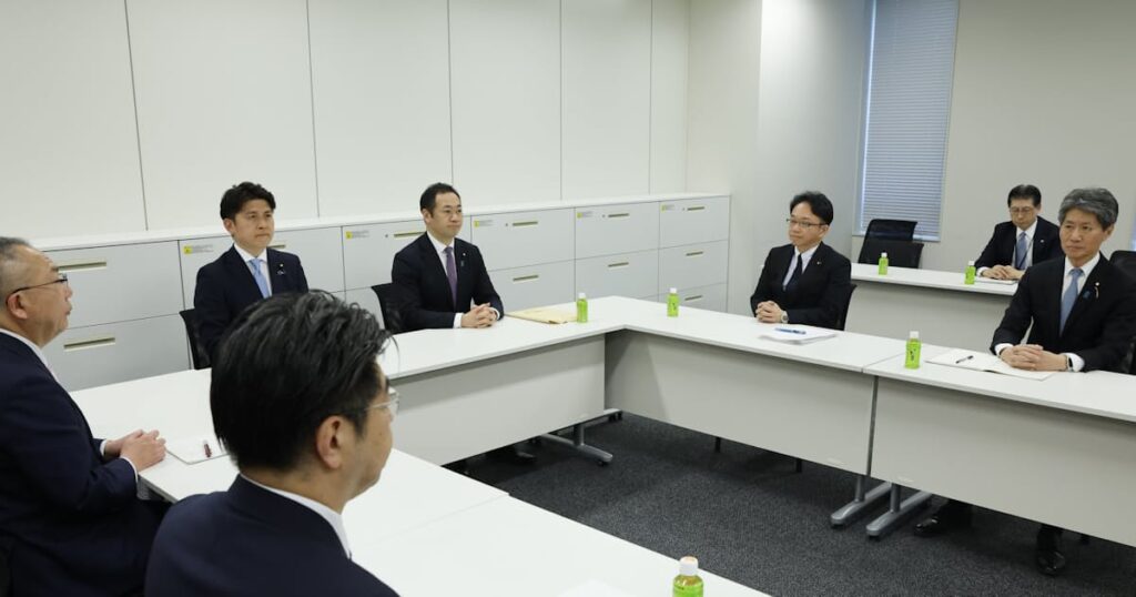 連座制導入など隔たり、規正法改正の自公協議始まる