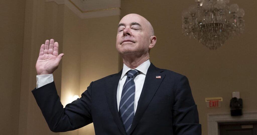 米上院、国土安全保障長官の弾劾検討へ 下院が決議送付