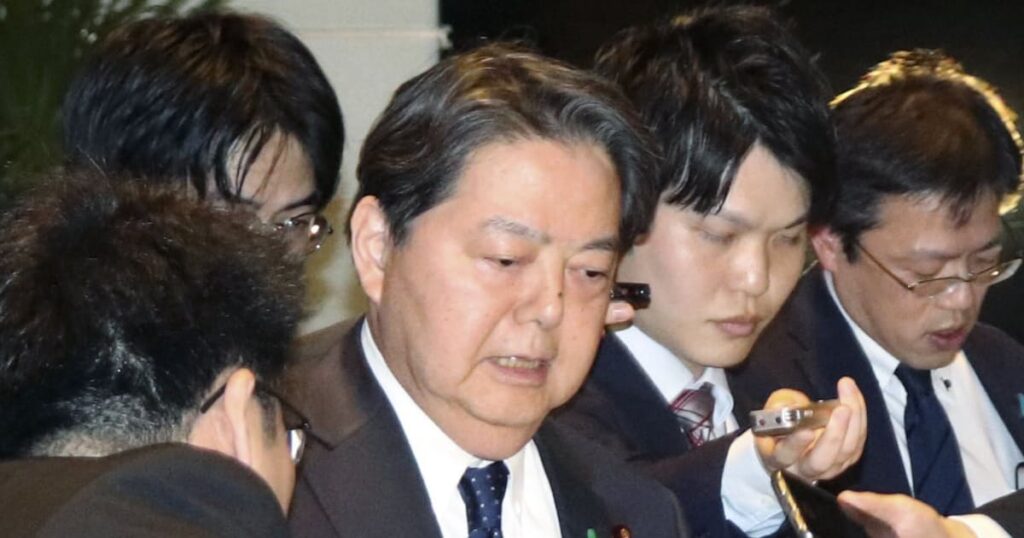 林官房長官、原発の被害報告なし 愛媛・高知で震度6弱