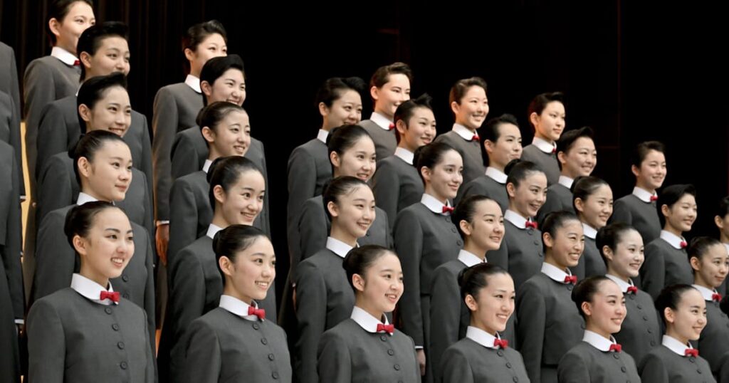 宝塚音楽学校で入学式 理事長｢伝統をアップデート｣