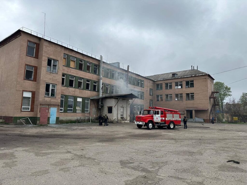 ロシア人、ハリコフ地方の20の町と村を砲撃、2人に負傷、図書館と郵便局に被害