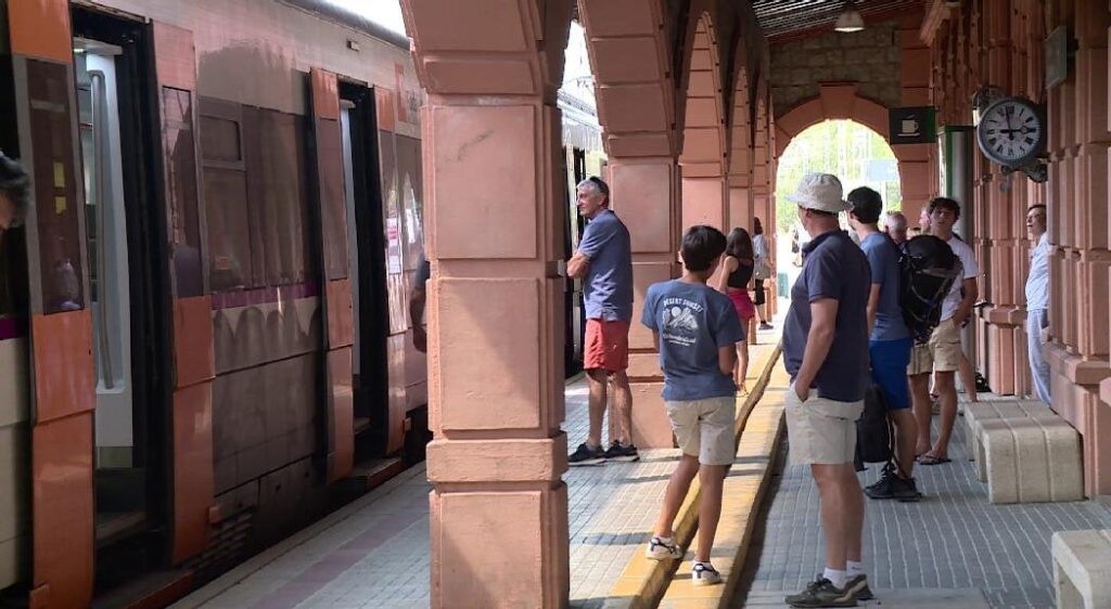 バルセロナ、電車で3時間