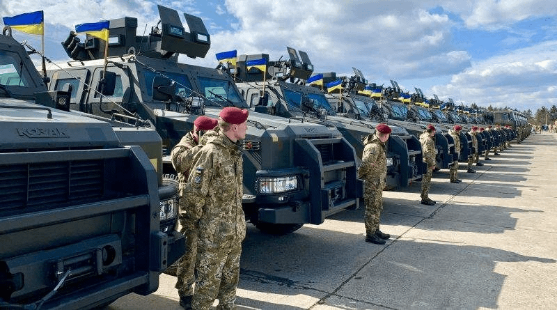 ベラルーシとの国境を守るウクライナ軍の部隊は、新しい装備、装甲車両コザク2を受け取りました。