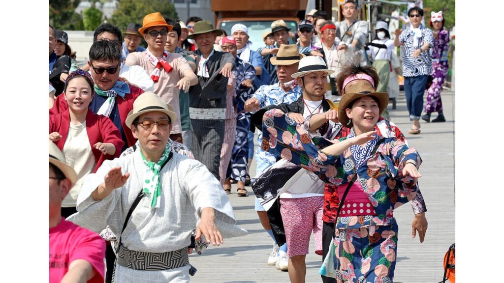 [Pick up photos] 暑さの中 盆踊りも熱く 岡崎