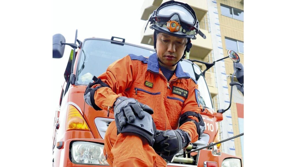 [社会] 脱線事故で親友が犠牲「ひつぎで眠る顔に涙が止まらなかった」…思い胸に特別救助隊長に