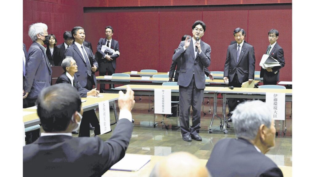 [ニュース] 水俣病被害者団体側の環境相への意見長引き、マイクの音量絞る措置…「話を聴く気ないのか」抗議