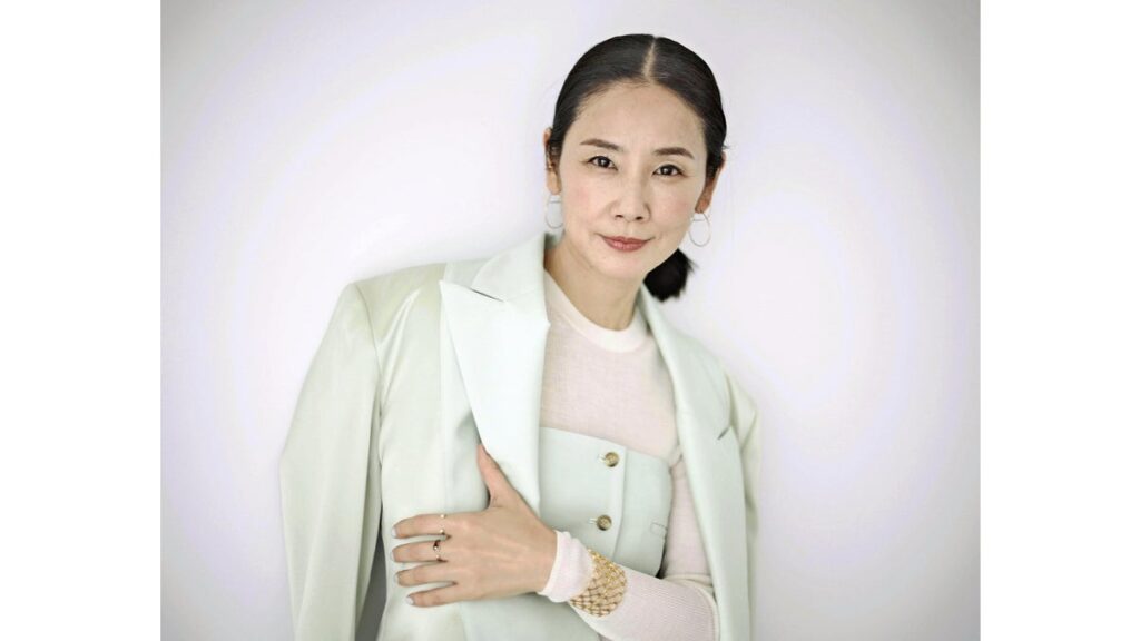 [舞台] 吉田羊が中１まで「おままごと」をやめられなかったワケ、「不格好なハムレット」を通じて表現する人間味