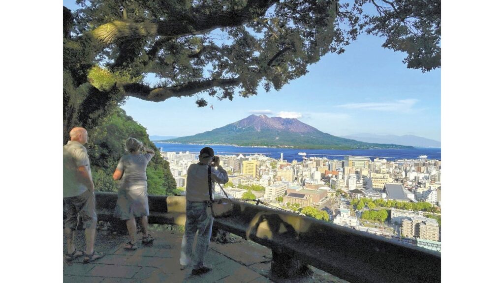 [ニュース] 西郷隆盛最期の地、展望台からは雄大な桜島…鹿児島市の城山公園「奇跡に近い」５５０種の植物も