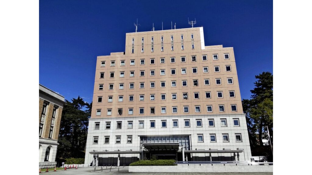 [社会] 「部活をしている女の子と同じ空気を吸いたかった」…中学校武道館に侵入容疑で男逮捕
