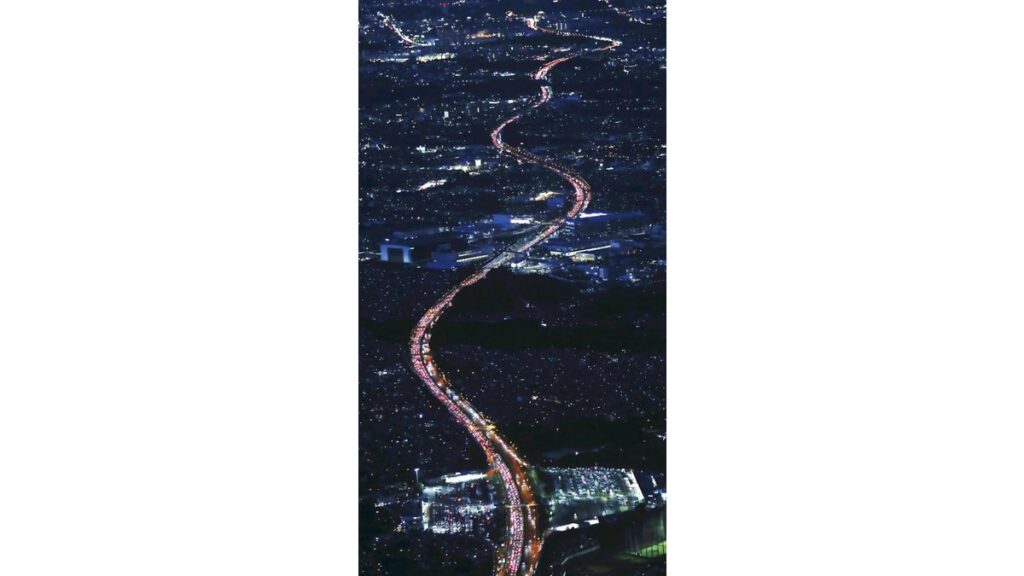 [社会] Ｕターンラッシュ本格化、川越ＩＣ付近で４１キロ渋滞…新幹線・飛行機ほぼ満席