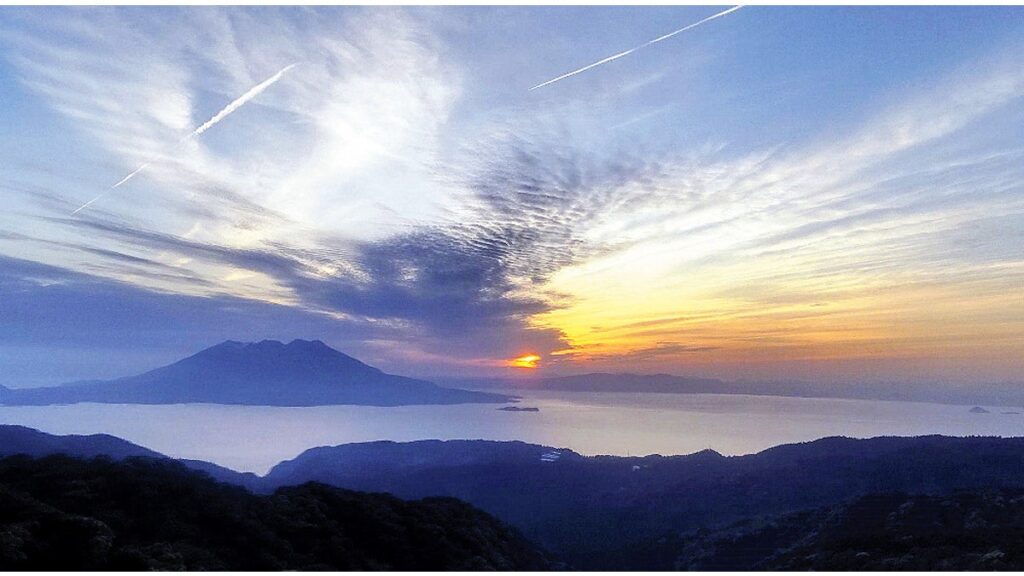 [ニュース] 夕暮れは桜島がシルエットのように浮かび、夜は「日本一の星空」…鹿児島県鹿屋市・輝北うわば公園