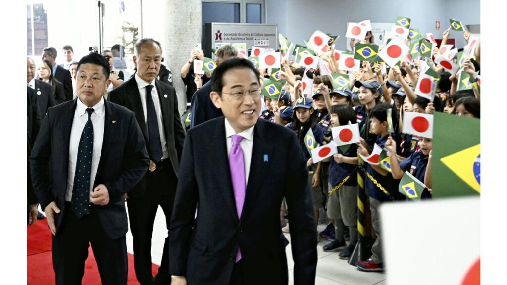 [政治] 岸田首相、フランス・ブラジル・パラグアイの歴訪終え帰国