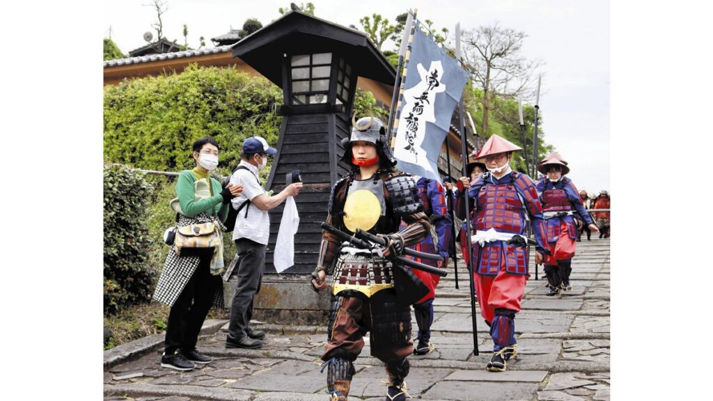 [ニュース] 「戦国時代にタイムスリップした気分」武将や足軽に扮して石畳練り歩く…大分県杵築市