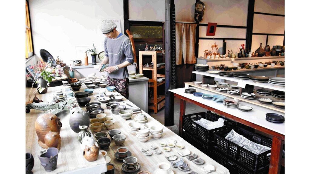 [ニュース] ４００年の歴史「一の瀬焼」窯元で２５００点展示販売…福岡県うきは市で「春の陶器まつり」