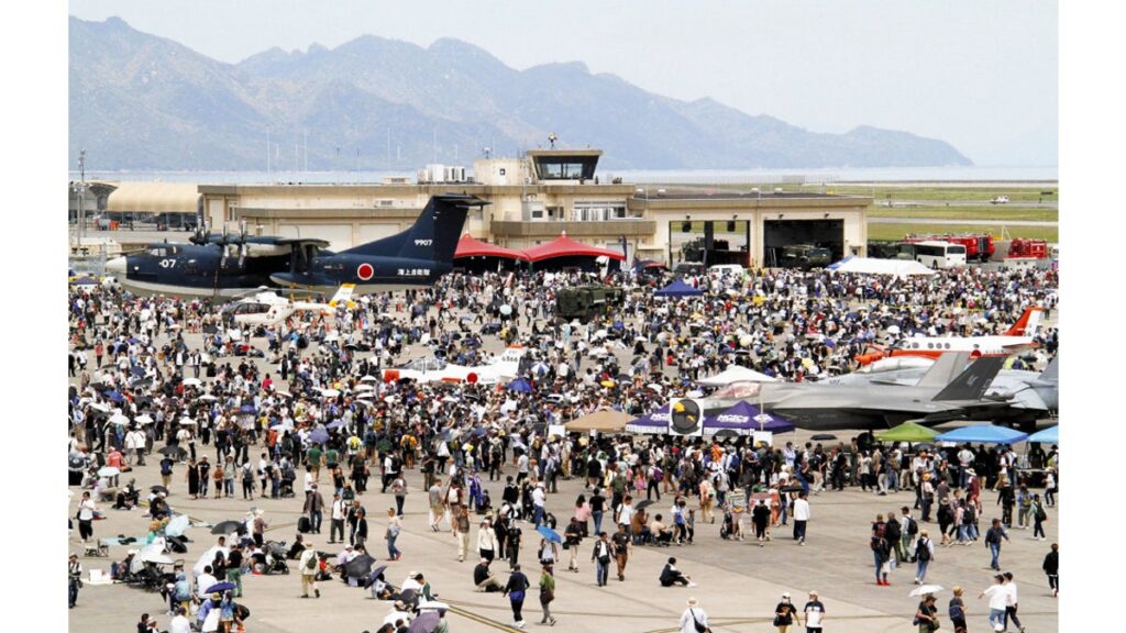 [ニュース] 戦闘攻撃機「ＦＡ１８」や戦闘機「Ｆ３５Ｂ」の航空ショーに歓声…米軍岩国基地「フレンドシップデー」