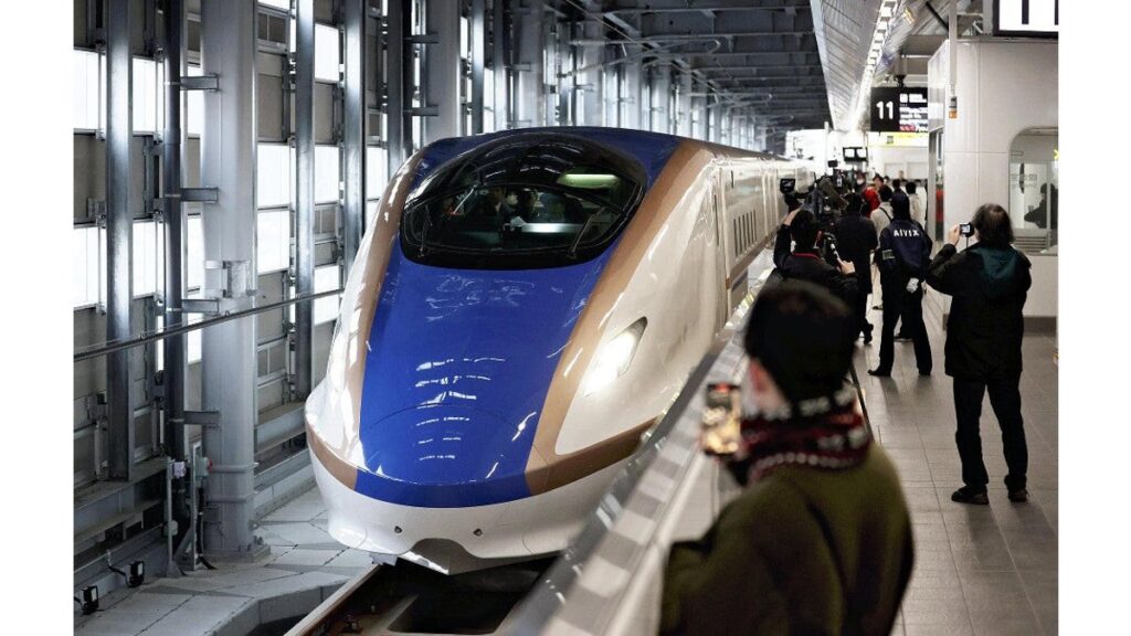 [社会] ゴールデンウィーク期間のＪＲ利用者、前年比２％増…北陸新幹線の延伸効果も