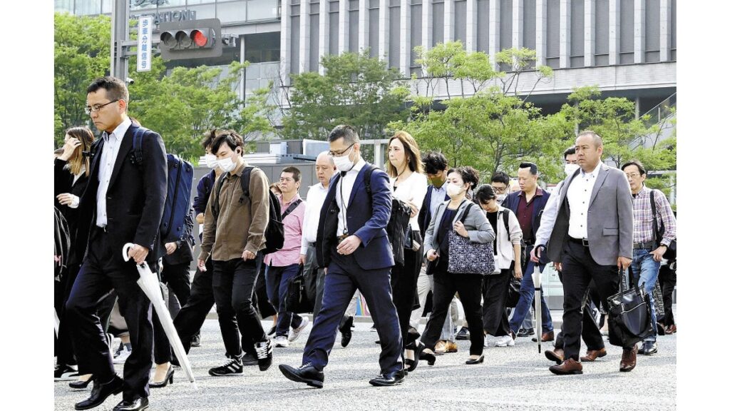 [ニュース] ＧＷ明けのオフィス街に日常戻る「今日からまた仕事を頑張りたい」…博多駅前は通勤客らで混雑