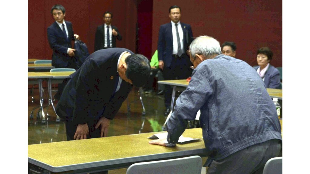[社会] 伊藤環境相が水俣市で謝罪、発言制限の運用を見直しへ…患者らのマイク切り問題で
