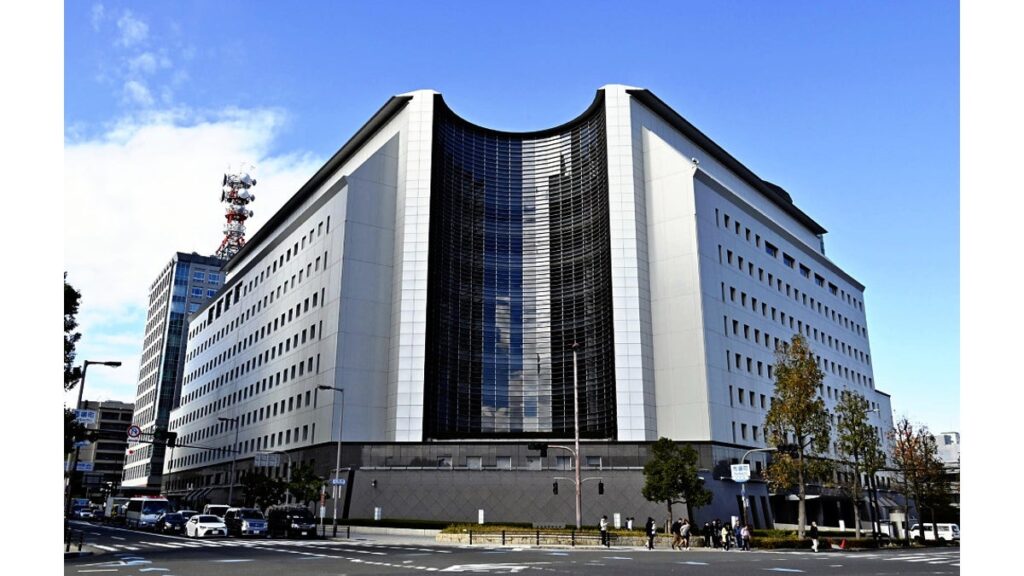 [社会] 車から降りた男に首つかまれ、公園に連れ込まれ顔殴られ５万円とスーツ上着奪われる…大阪・浪速