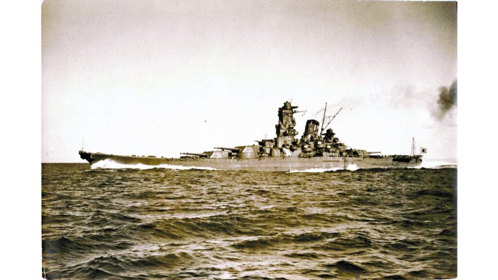 [ニュース] 戦艦「大和」のカラー映像、空襲で水柱や水煙が上がる中で旋回…大分県の市民団体が発見