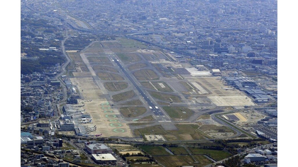 [社会] 日航機の停止線越えで別の離陸機が緊急停止…管制交信の「行き違い」か