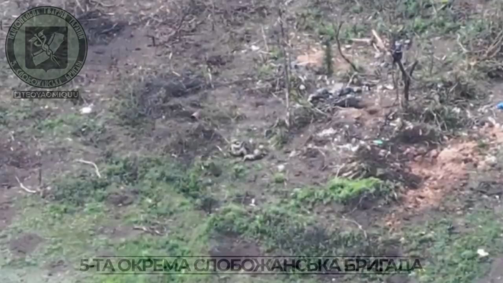 クリシウカ付近で4フィート離れたロシア軍から自分の陣地を守るウクライナ兵の強烈なビデオ